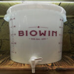 Пластиковая емкость для брожения 30л, с крышкой, надписью BIOWIN и краном EAN: 5908277701864 (Лучшая цена)